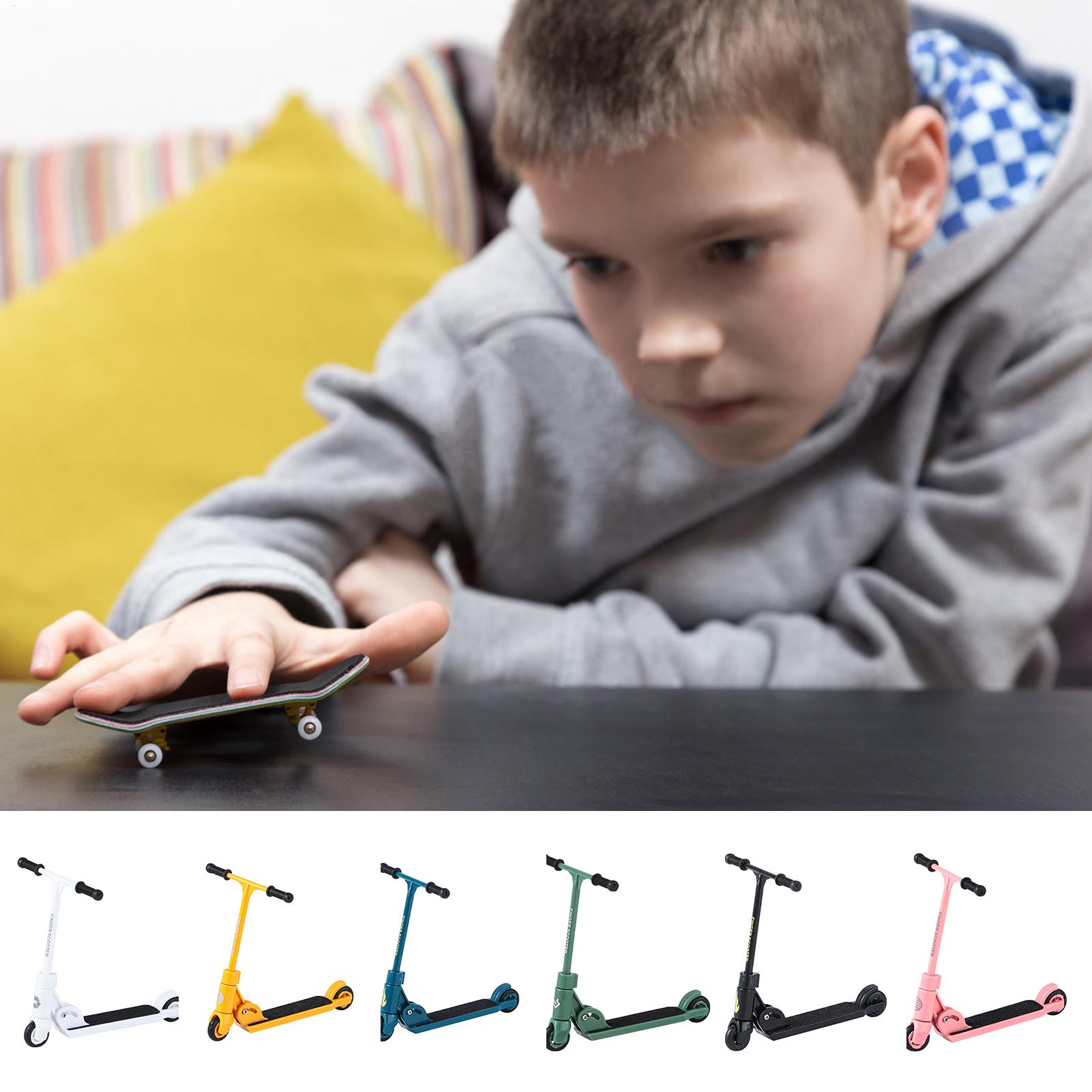 Kids Toys Scooter - ミニ折りたたみ式 T 型子供用キックスクーター BMX フィンガースケートボード ブレーキ付き