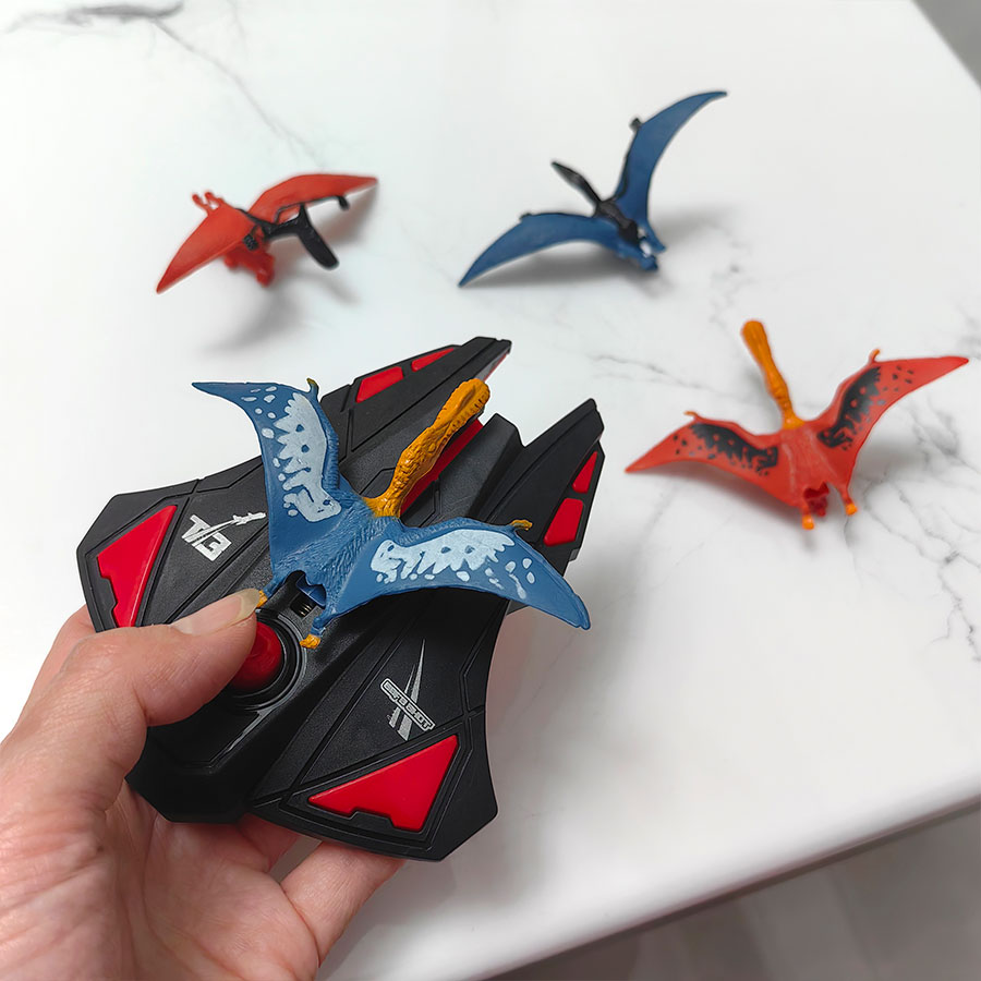 Catapult Launcher Toy - 子供用射撃玩具、黒色ランチャー+4つのカタパルト恐竜。 子供たちのお気に入りの手動発射飛行機屋外ゲーム