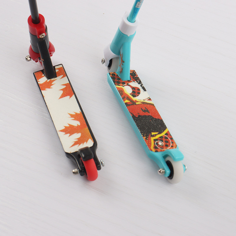 斬新で面白いインタラクティブミニフィンガースクーター、スタン - Kids Toys Scooter のレビューと価格