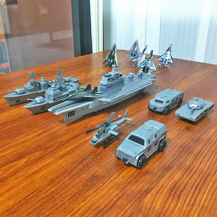 装甲車両ユニットタンク、ヘリコプター、空母、バトルクルーザー - Kids Toys Xmas のレビューと価格