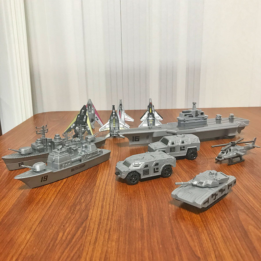 装甲車両ユニットタンク、ヘリコプター、空母、バトルクルーザー - Kids Toys Xmas のレビューと価格